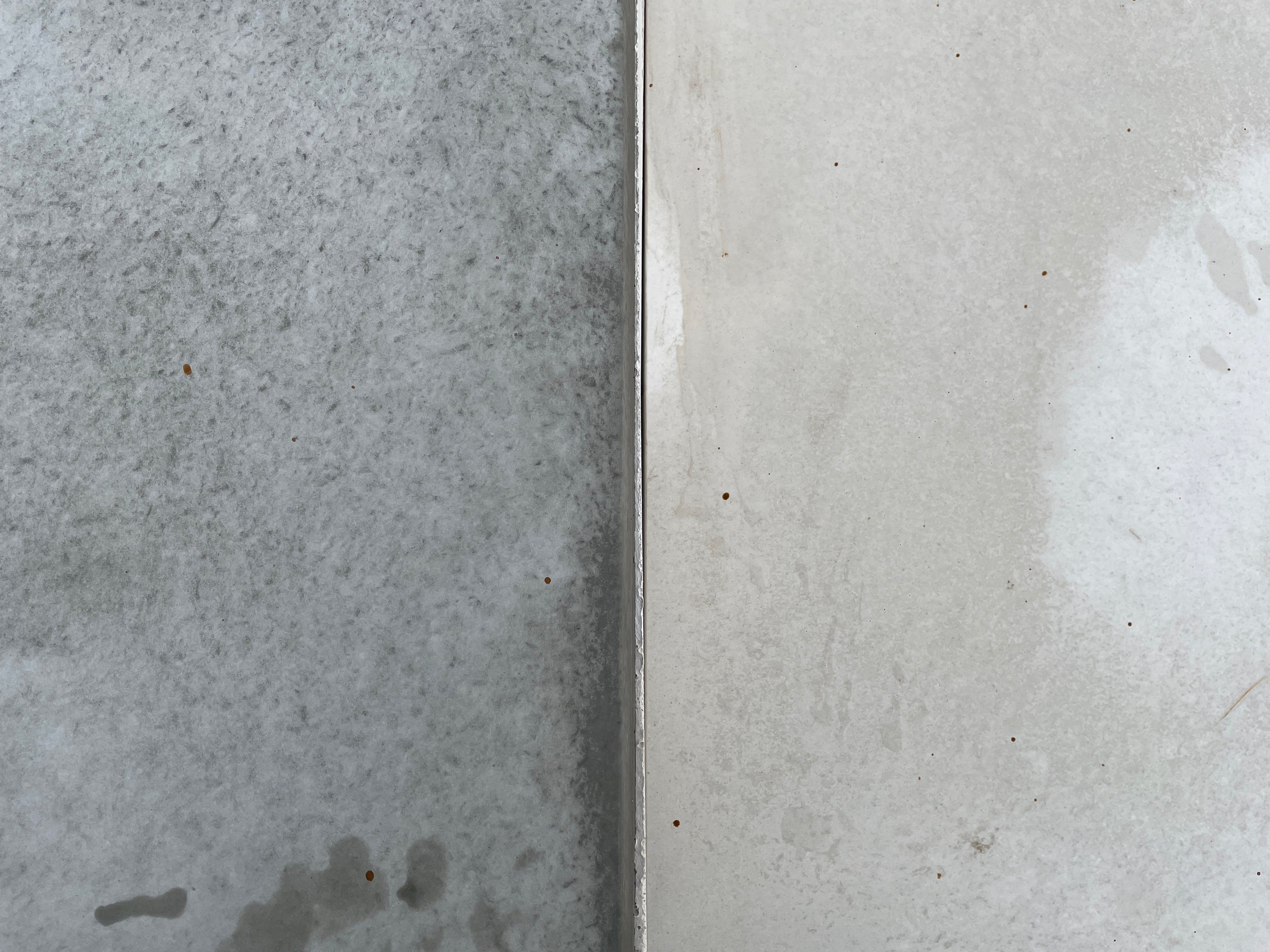 Losa de hormigón de 60x60 cm para jardín y exteriores, ideal para pavimentación y decoración.