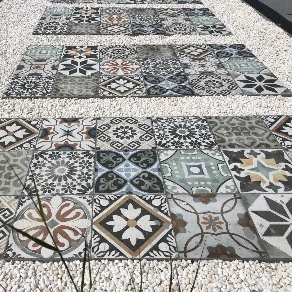 Losas para jardín con diseño en mosaico de baldosas hidráulicas fabricadas en gres porcelánico