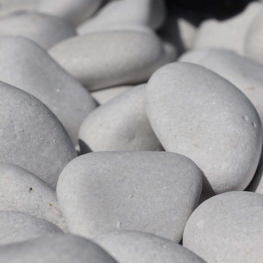 Piedra decorativa con camion grua