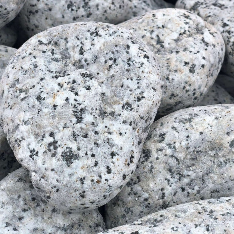 Canto rodado Granito Blanco, Cantos rodados, Colores Blancos, Colores Claros, Exteriores, Gaviones, Gaviones decorativos, Gaviones fachadas, Gris, Jardin, Original, Piedra Blanca Jardin, Piedra jardin, Piedras blancas, Piedras claras, Piedras duras, Piedras economicas, Piedras grandes, Piedras grises, Tamaño Gaviones