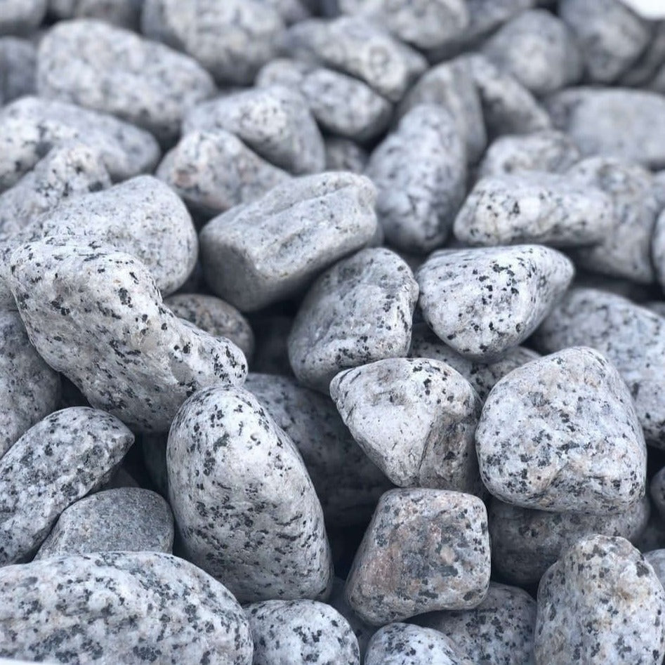 Canto rodado Granito Blanco, Cantos rodados, Colores Blancos, Colores Claros, Exteriores, Gaviones, Gaviones decorativos, Gaviones fachadas, Gris, Jardin, Original, Piedra Blanca Jardin, Piedra jardin, Piedras blancas, Piedras claras, Piedras duras, Piedras economicas, Piedras grandes, Piedras grises, Tamaño Gaviones