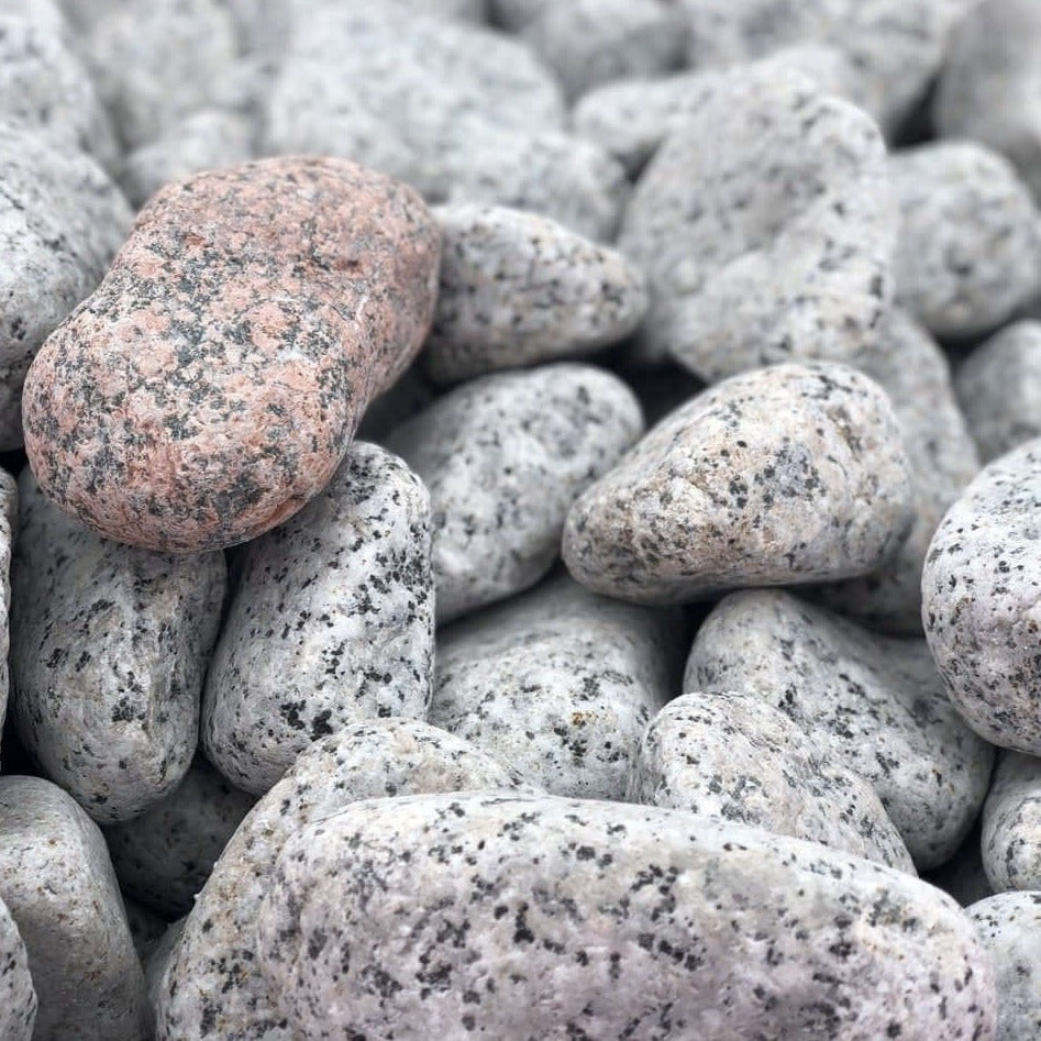 Canto rodado Granito Blanco, Cantos rodados, Colores Blancos, Colores Claros, Exteriores, Gaviones, Gaviones decorativos, Gaviones fachadas, Gris, Jardin, Original, Piedra Blanca Jardin, Piedra jardin, Piedras blancas, Piedras claras, Piedras duras, Piedras economicas, Piedras grandes, Piedras grises, Tamaño Gaviones