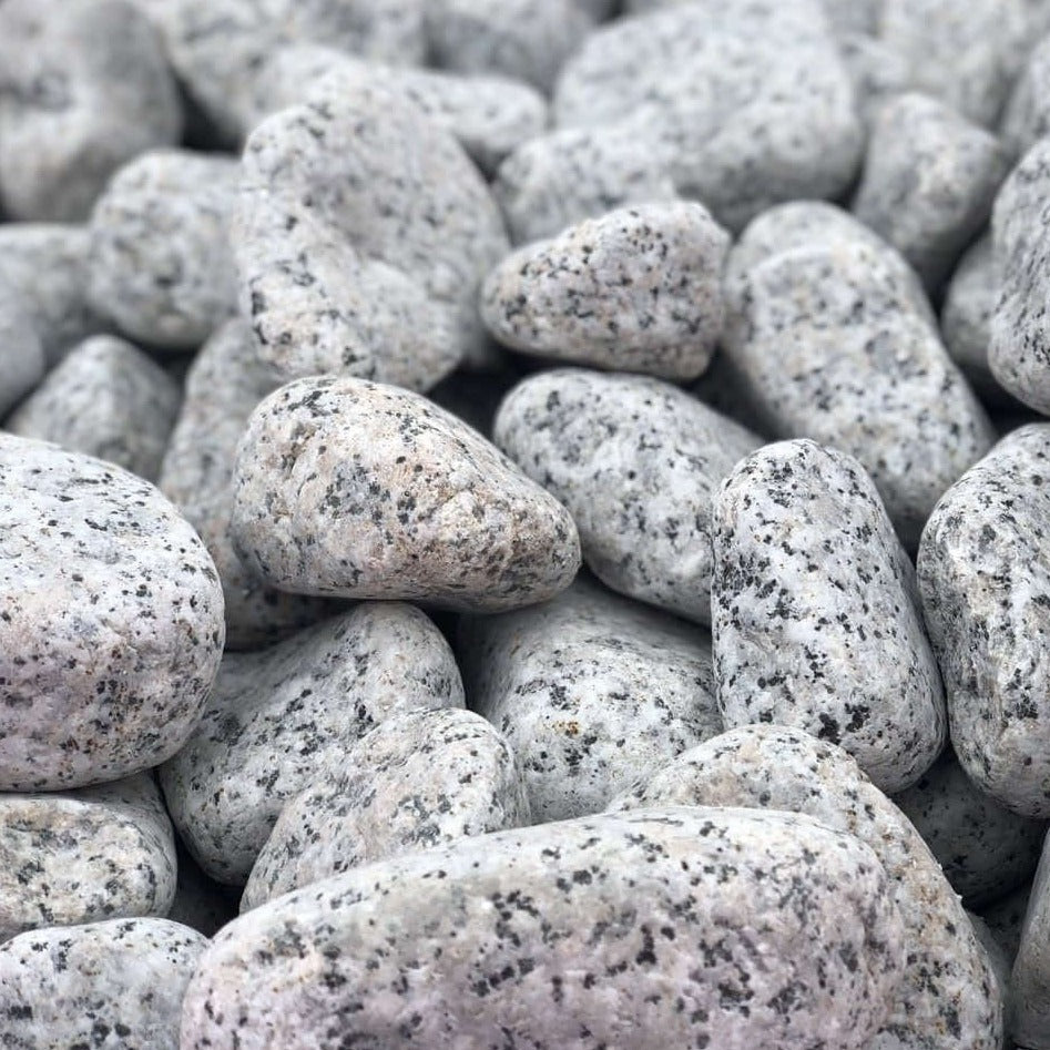 Canto rodado Granito Blanco, Cantos rodados, Colores Blancos, Colores Claros, Exteriores, Gaviones, Gaviones decorativos, Gaviones fachadas, Gris, Jardin, Original, Piedra Blanca Jardin, Piedra jardin, Piedras blancas, Piedras claras, Piedras duras, Piedras economicas, Piedras grandes, Piedras grises, Tamaño Gaviones