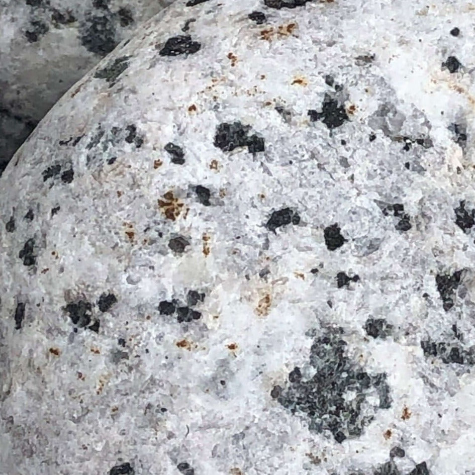 Canto rodado Granito Blanco, Cantos rodados, Colores Blancos, Colores Claros, Exteriores, Gaviones, Gaviones decorativos, Gaviones fachadas, Gris, Jardin, Original, Piedra Blanca Jardin, Piedra jardin, Piedras blancas, Piedras claras, Piedras duras, Piedras economicas, Piedras grandes, Piedras grises, Tamaño Gaviones