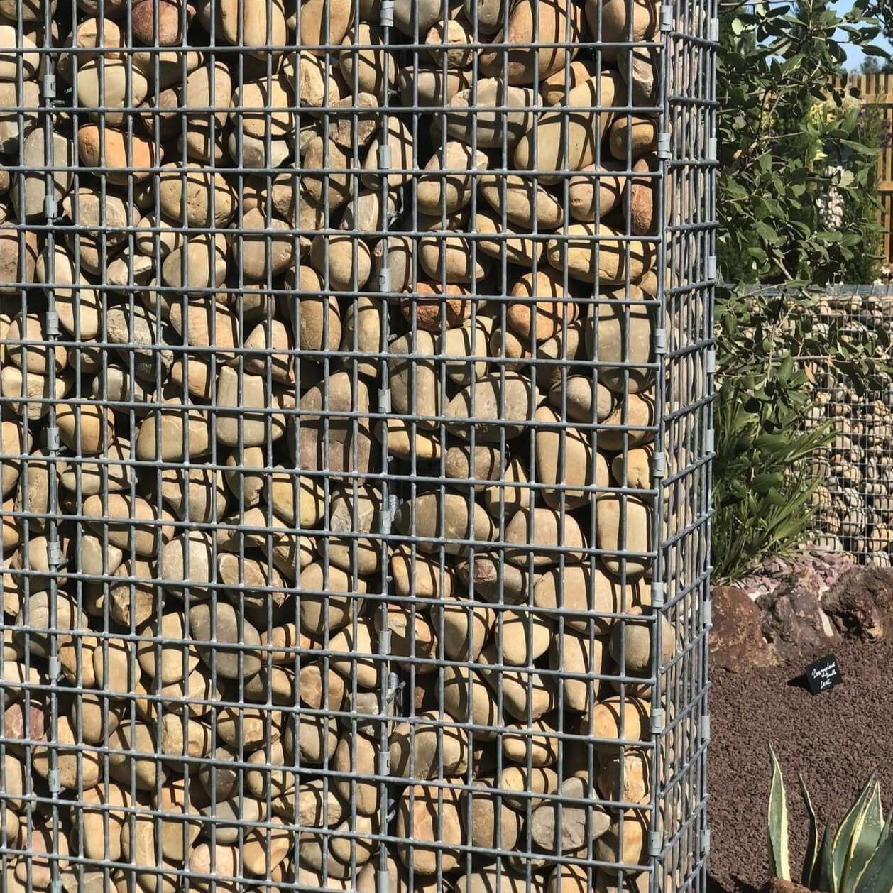 Canto rodado Río Dorado Acabado Natural, Cantos rodados, De Río, Decoracion exteriores, Exclusivo, Piedra, Piedra jardin, Piedras amarillas, Piedras Claras, Piedras duras, Piedras exclusivas, Piedras grandes, Piedras marrones, Top Ventas, Vallas jardin