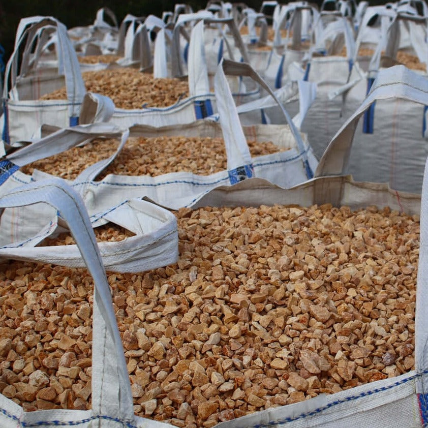 Grava Amarilla Saturno Amarillo, Barato, Caminos, Colores vivos, Estabilizador gravas, Exteriores, Gravas, Gravas jardín, Jardin, Monocolor, Oportunidad, Piedra para estabilizador de gravas, Piedras amarillas, Piedras Claras, Senderos, Tamaño para pisar, Top Ventas, Travertino