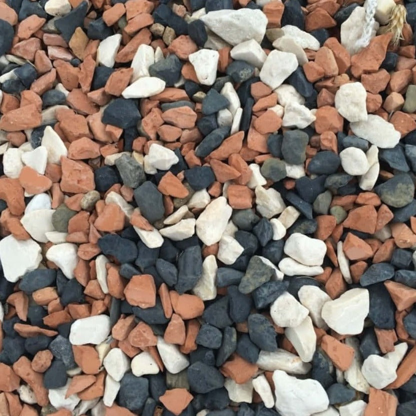 Chamota Tricolor Acabado Natural, Barato, Caminos, Colores vivos, Exclusivo, Exteriores, Grava Amarilla, Grava Blanca, Grava Multicolor, Gravas, Gravas jardín, Material reciclado, Mixcolor, Negro, Original Diferente, Piedra, Piedra acuarios, Piedra jardin, Piedra para estabilizador de gravas, Piedras economicas, Piedras exclusivas, Piedras multicolor, Piedras oscuras, Rojo