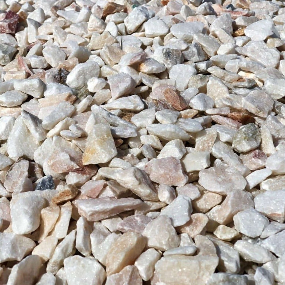 Grava Blanca Rosa Acabado Natural, Blanco, Caminos, Color Claro, Exclusivo, Grava Blanca, Grava Multicolor, Gravas, Gravas jardín, Piedra, Piedra acuarios, Piedra Blanca, Piedra jardin, Piedra para estabilizador de gravas, Piedras Blancas, Piedras Claras, Piedras con vetas, Piedras exclusivas, Piedras multicolor, Piedras Premium, Premium