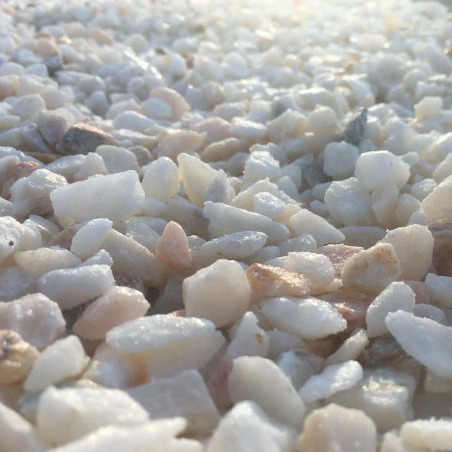 Grava Blanca Rosa Acabado Natural, Blanco, Caminos, Color Claro, Exclusivo, Grava Blanca, Grava Multicolor, Gravas, Gravas jardín, Piedra, Piedra acuarios, Piedra Blanca, Piedra jardin, Piedra para estabilizador de gravas, Piedras Blancas, Piedras Claras, Piedras con vetas, Piedras exclusivas, Piedras multicolor, Piedras Premium, Premium