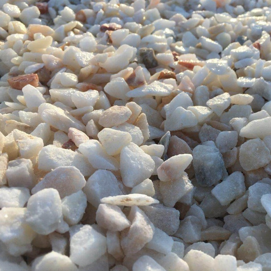 Grava Blanca Rosa Acabado Natural, Blanco, Caminos, Color Claro, Exclusivo, Grava Blanca, Grava Multicolor, Gravas, Gravas jardín, Piedra, Piedra acuarios, Piedra Blanca, Piedra jardin, Piedra para estabilizador de gravas, Piedras Blancas, Piedras Claras, Piedras con vetas, Piedras exclusivas, Piedras multicolor, Piedras Premium, Premium