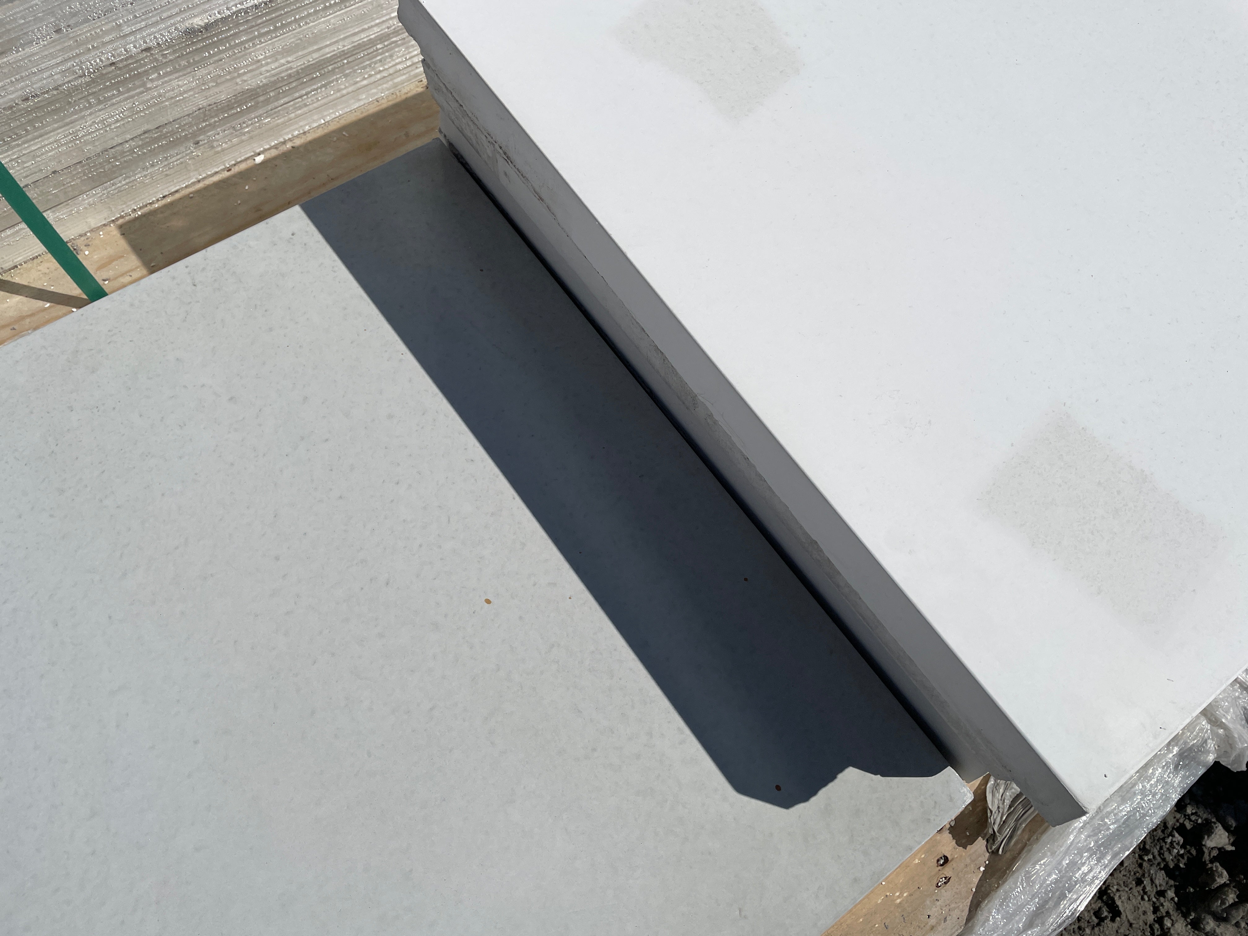 Losa de hormigón de 60x60 cm ideal para jardines y exteriores, perfecta para decoración y pavimentación.