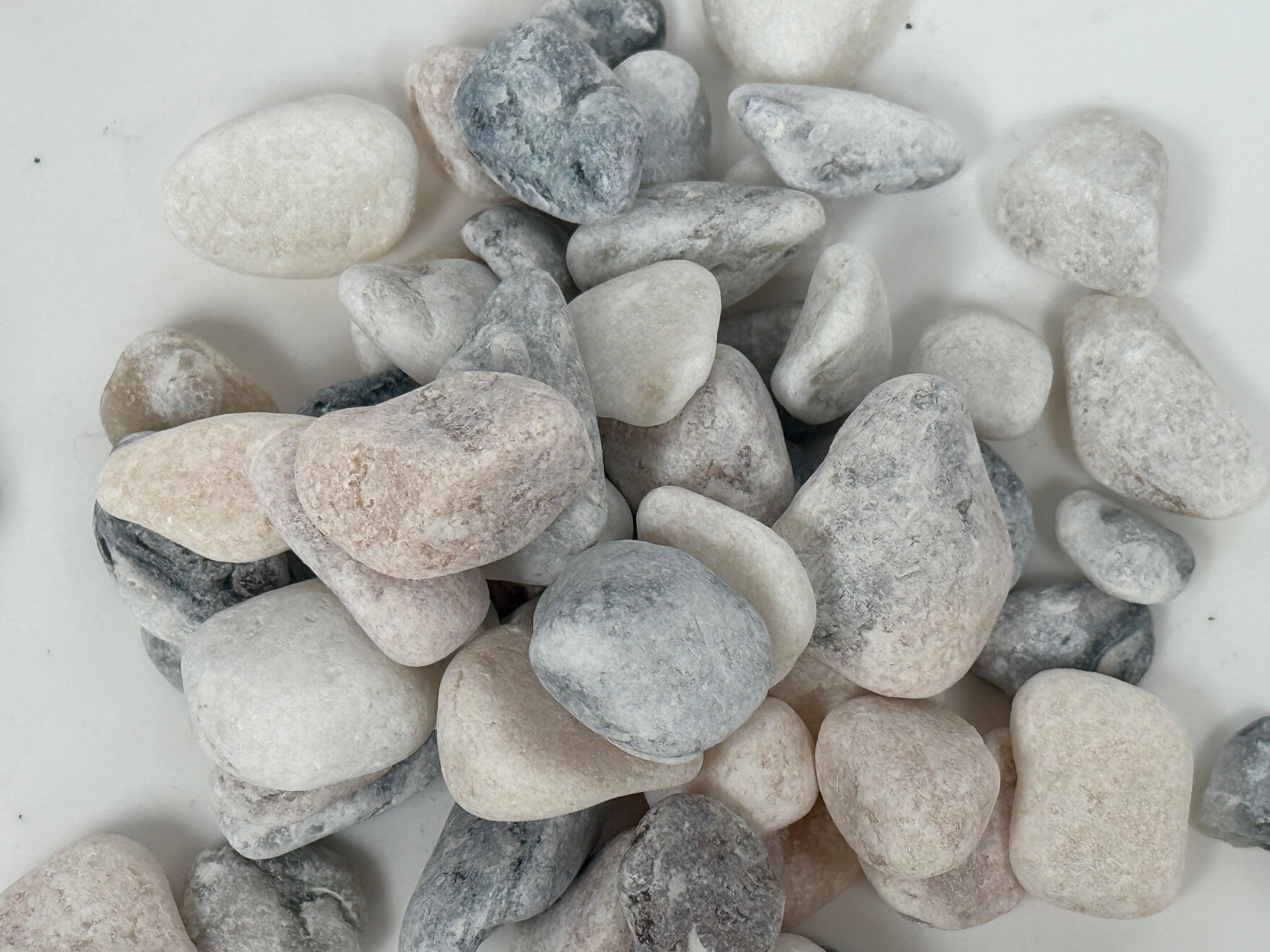 Canto rodado Capri, piedra natural decorativa ideal para jardinería y paisajismo.