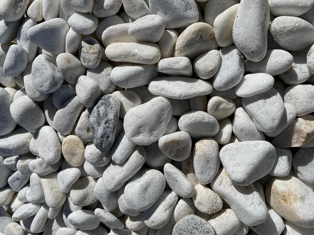 Canto rodado Blanco Macael Vetonek piedra jardin